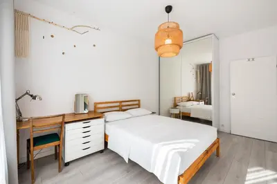 Łóżko lub łóżka w pokoju w obiekcie Ingenious Wilanów Oasis Apartment by BookingHost