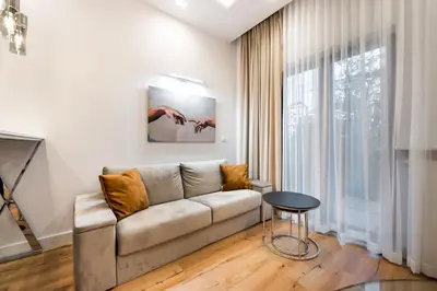 Część wypoczynkowa w obiekcie Złota Sophisticated Apartment by BookingHost