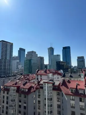 Widok na miasto Warszawa z tego apartamentu