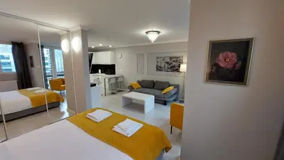 Łóżko lub łóżka w pokoju w obiekcie Elegancki apartament w sercu Warszawy