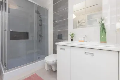 Łazienka w obiekcie Warsaw Apartment Dolinka Batuty by Noclegi Renters