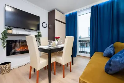 Część wypoczynkowa w obiekcie UnitApartments Rondo ONZ 3-pokojowe Apartamenty w Centrum Warszawy 1-8 osób Parking Metro WIFI Winda