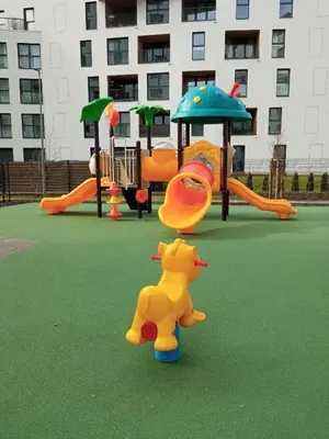 Plac zabaw dla dzieci w obiekcie Apartamenty Bokserska