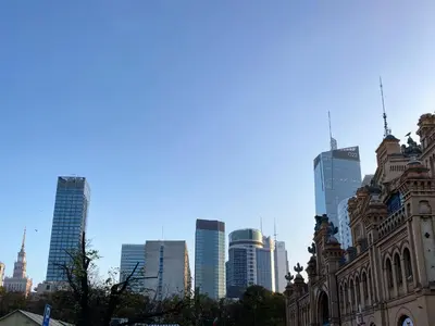Widok na miasto Warszawa z tego apartamentu