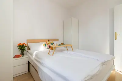 Łóżko lub łóżka w pokoju w obiekcie ShortStayPoland Piekarska (B104)