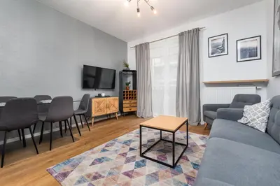 Telewizja i/lub zestaw kina domowego w obiekcie Jurajska 4 by Homeprime
