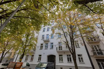 Budynek, w którym mieści się apartament