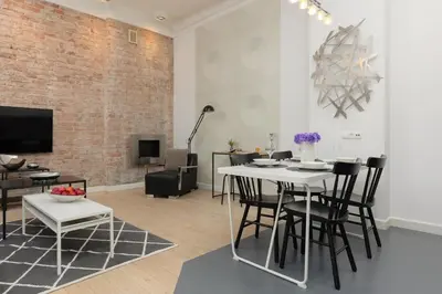 Telewizja i/lub zestaw kina domowego w obiekcie Western Side of Vistula River Apartment Radna by Noclegi Renters