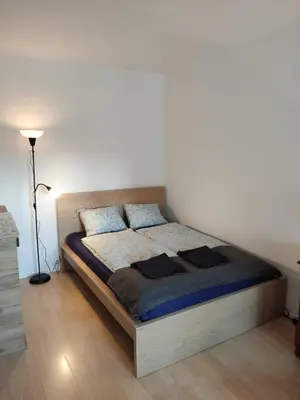 Łóżko lub łóżka w pokoju w obiekcie Gallery Apartament Metro Natolin