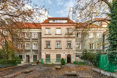 Budynek, w którym mieści się apartament