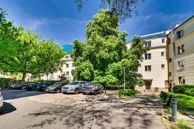 Budynek, w którym mieści się apartament