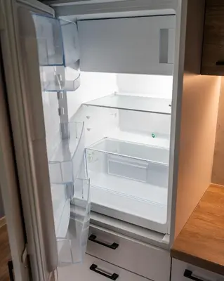 Kuchnia lub aneks kuchenny w obiekcie Batorego 16 Blue Prywatne mieszkanie 300m od Metro Pole Mokotowskie i SGH Samodzielne Zameldowanie! Self Check-in System!