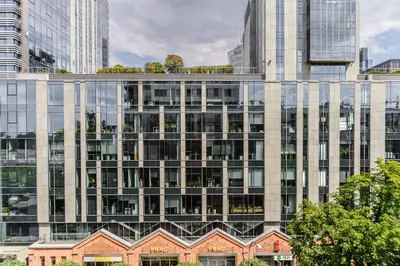 Budynek, w którym mieści się apartament