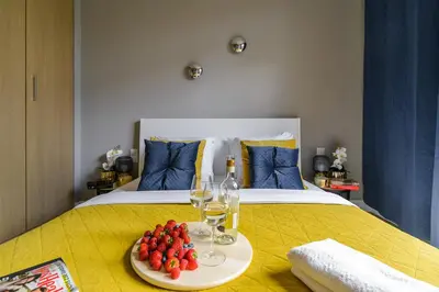 Łóżko lub łóżka w pokoju w obiekcie Lumina 3-room apart with parking, balcony