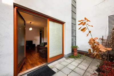 Ogród w obiekcie Malborska Lovely Apartment by BookingHost