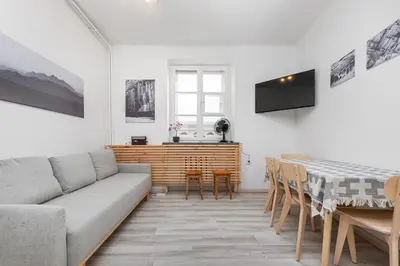 Telewizja i/lub zestaw kina domowego w obiekcie Krakowskie Przedmieście 69 by Homeprime