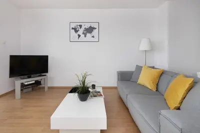 Telewizja i/lub zestaw kina domowego w obiekcie Warsaw Ursynów Modern Apartment by Noclegi Renters