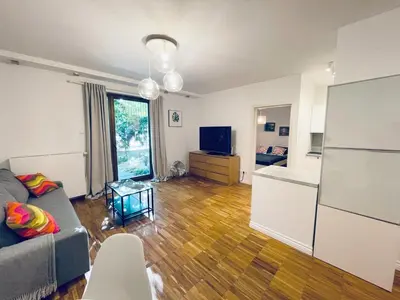 Telewizja i/lub zestaw kina domowego w obiekcie Apartment Powiśle with Garage