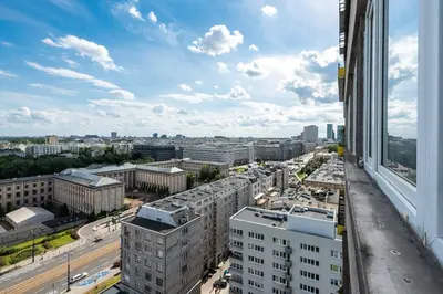 Widok na miasto Warszawa z tego apartamentu