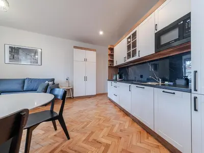 Kuchnia lub aneks kuchenny w obiekcie Old Town Eclectic Apartment for 6 people by BookingHost