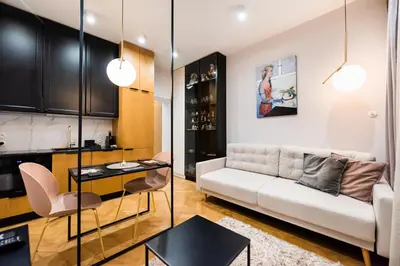 Kuchnia lub aneks kuchenny w obiekcie MOSTOWA Abdank Old Town Apartment by BookingHost
