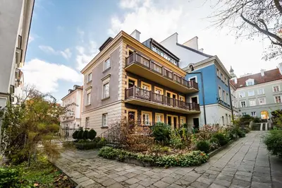 Budynek, w którym mieści się apartament