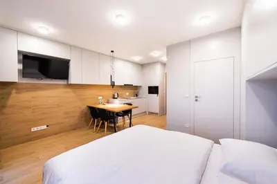 Telewizja i/lub zestaw kina domowego w obiekcie 7th Floor Atelier Praga Studio by BookingHost