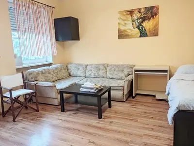 Część wypoczynkowa w obiekcie Przestronne studio na spokojnym osiedlu, Free parking space