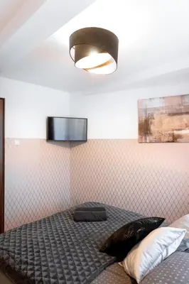 Telewizja i/lub zestaw kina domowego w obiekcie ClickTheFlat Piękna Center Apart Rooms