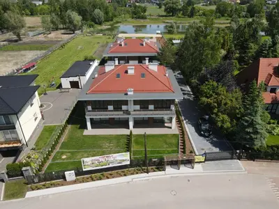 Budynek, w którym mieści się willa