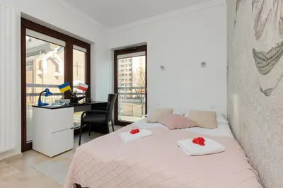 Łóżko lub łóżka w pokoju w obiekcie Warsaw Apartment Woronicza Home Office by Noclegi Renters