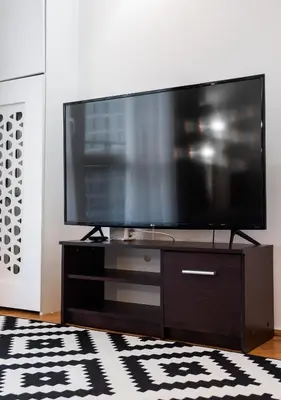 Telewizja i/lub zestaw kina domowego w obiekcie Superior Metro Centrum Apartment by BookingHost