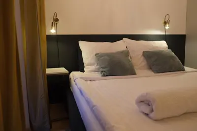 Łóżko lub łóżka w pokoju w obiekcie Apartament 9, z oddzielną sypialnią!