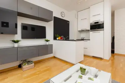 Kuchnia lub aneks kuchenny w obiekcie Warsaw Bemowo Modern Apartment Dywizjonu 303 by Noclegi Renters