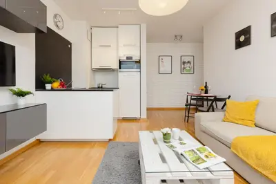 Kuchnia lub aneks kuchenny w obiekcie Warsaw Bemowo Modern Apartment Dywizjonu 303 by Noclegi Renters