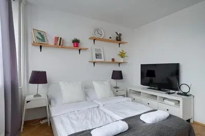 Telewizja i/lub zestaw kina domowego w obiekcie Noctis Old Town