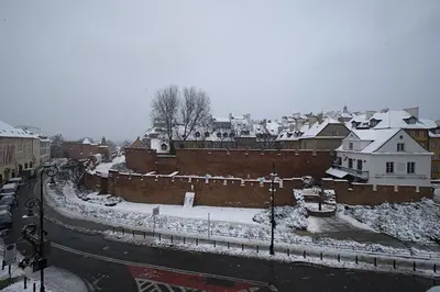 Obiekt Noctis Old Town zimą