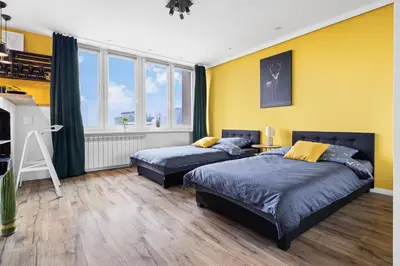 Łóżko lub łóżka w pokoju w obiekcie Warsaw SkyApartment 16th floor