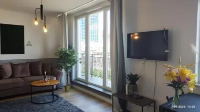 Telewizja i/lub zestaw kina domowego w obiekcie Be my Guest - Jerozolimskie Studio - Super Centrum Metro Wi-Fi