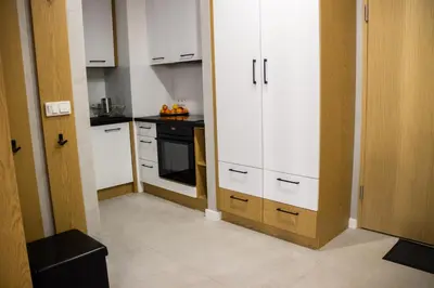 Kuchnia lub aneks kuchenny w obiekcie ApartamentySnu, Wola Premium I z parkingiem