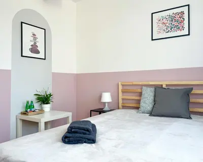 Łóżko lub łóżka w pokoju w obiekcie Shape&Color premium Hostel