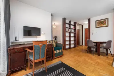 Telewizja i/lub zestaw kina domowego w obiekcie Aleja Jana Pawła II 80 by Homeprime