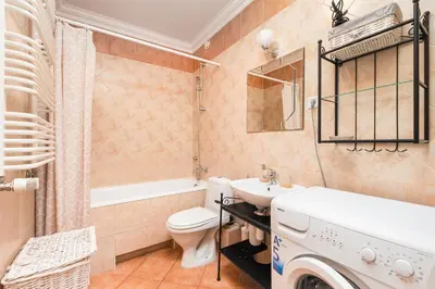 Łazienka w obiekcie Aleja Jana Pawła II 80 by Homeprime