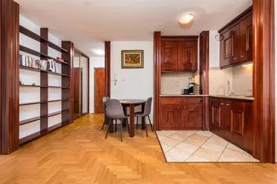 Kuchnia lub aneks kuchenny w obiekcie Aleja Jana Pawła II 80 by Homeprime