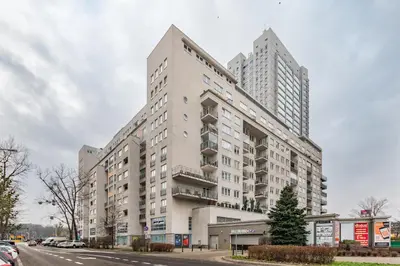 Budynek, w którym mieści się apartament