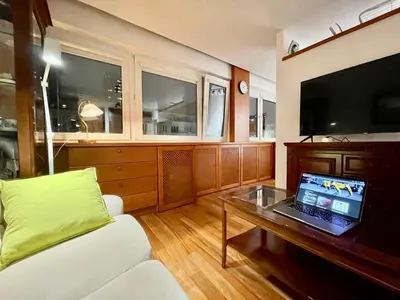 Telewizja i/lub zestaw kina domowego w obiekcie GOLD 4 metro WiFi 65’TV Netflix HBO AppleTV Disney_