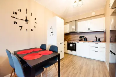 Kuchnia lub aneks kuchenny w obiekcie High Wilanów Elegant Apartment by BookingHost