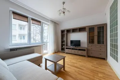 Telewizja i/lub zestaw kina domowego w obiekcie Orla 6 Prywatne mieszkanie z oddzielną sypialnią i balkonem 300 od metra Ratusz Samodzielne Zameldowanie! Self Check-in System!