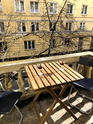 Balkon lub taras w obiekcie Wilcza 54 Prywatne mieszkanie z balkonem w Centrum 400m od Dworca Centralnego Samodzielne Zameldowanie! Self Check-in System!