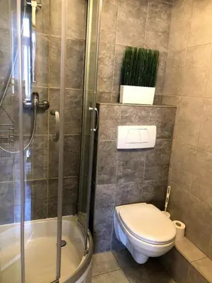 Łazienka w obiekcie Wilcza 54 Prywatne mieszkanie z balkonem w Centrum 400m od Dworca Centralnego Samodzielne Zameldowanie! Self Check-in System!